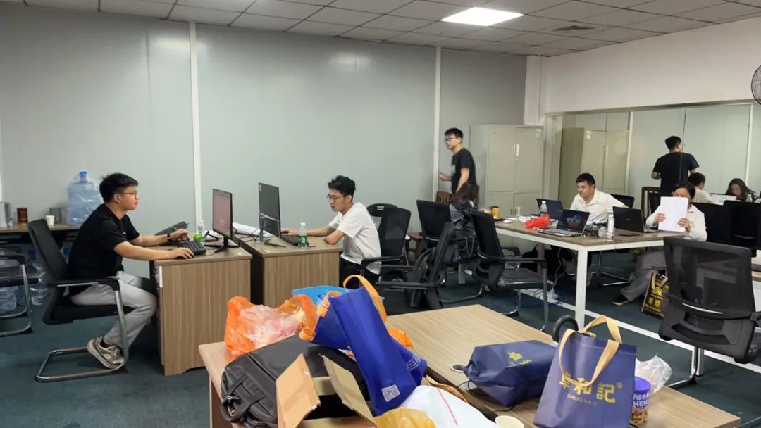 《致敬，奋斗的青春》