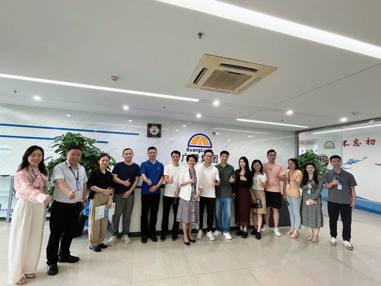 汉中南城城市更新中心携企业调查团莅临1066vip威尼斯集团参观互换