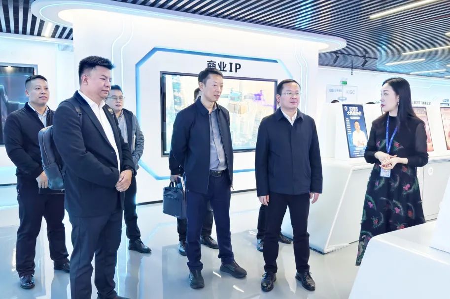 铜仁市大数据局党组书记、局长雷宏一行莅临1066vip威尼斯集团参观互换